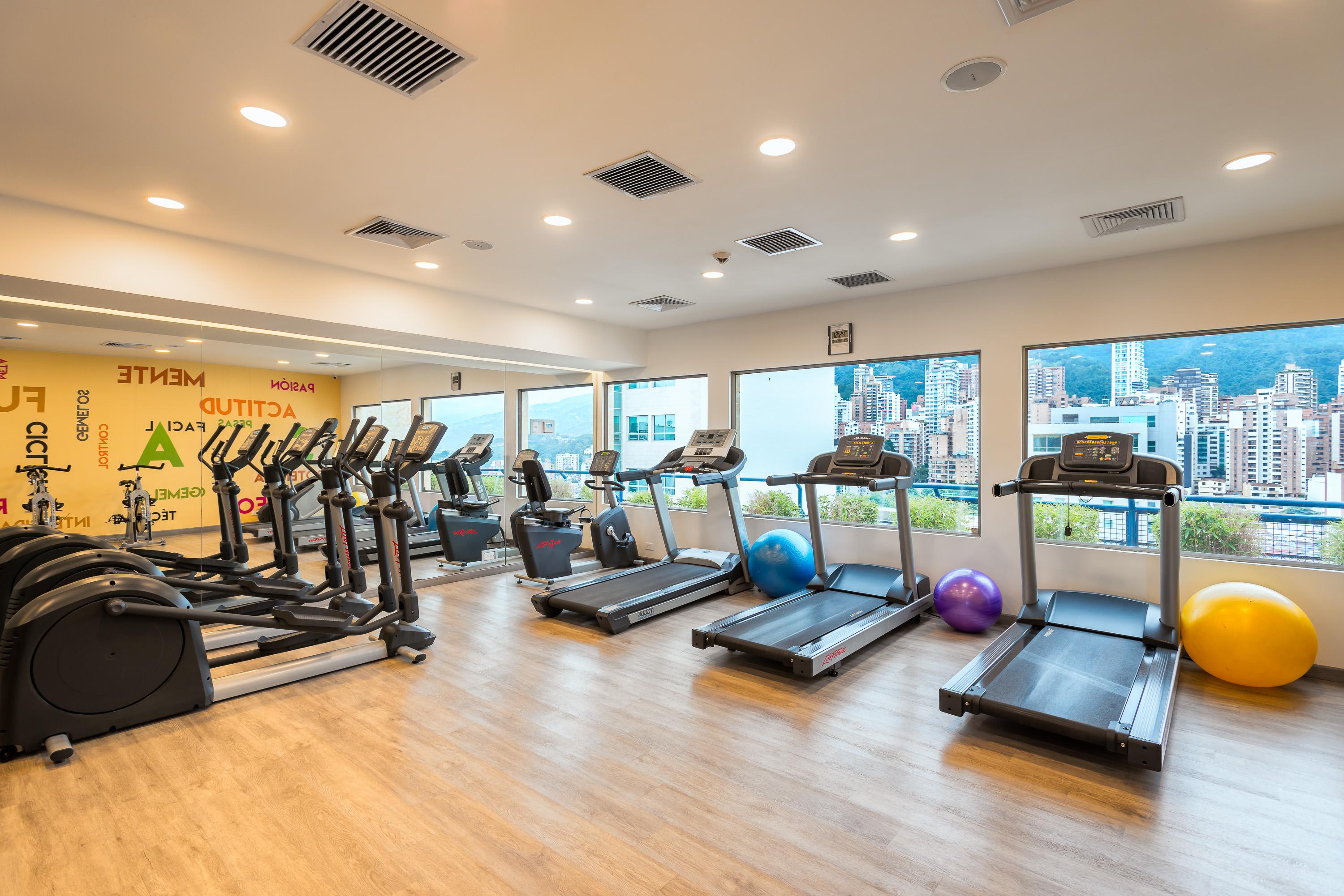 Hotel Dann Carlton בוקארמנגה מראה חיצוני תמונה The gym at the hotel