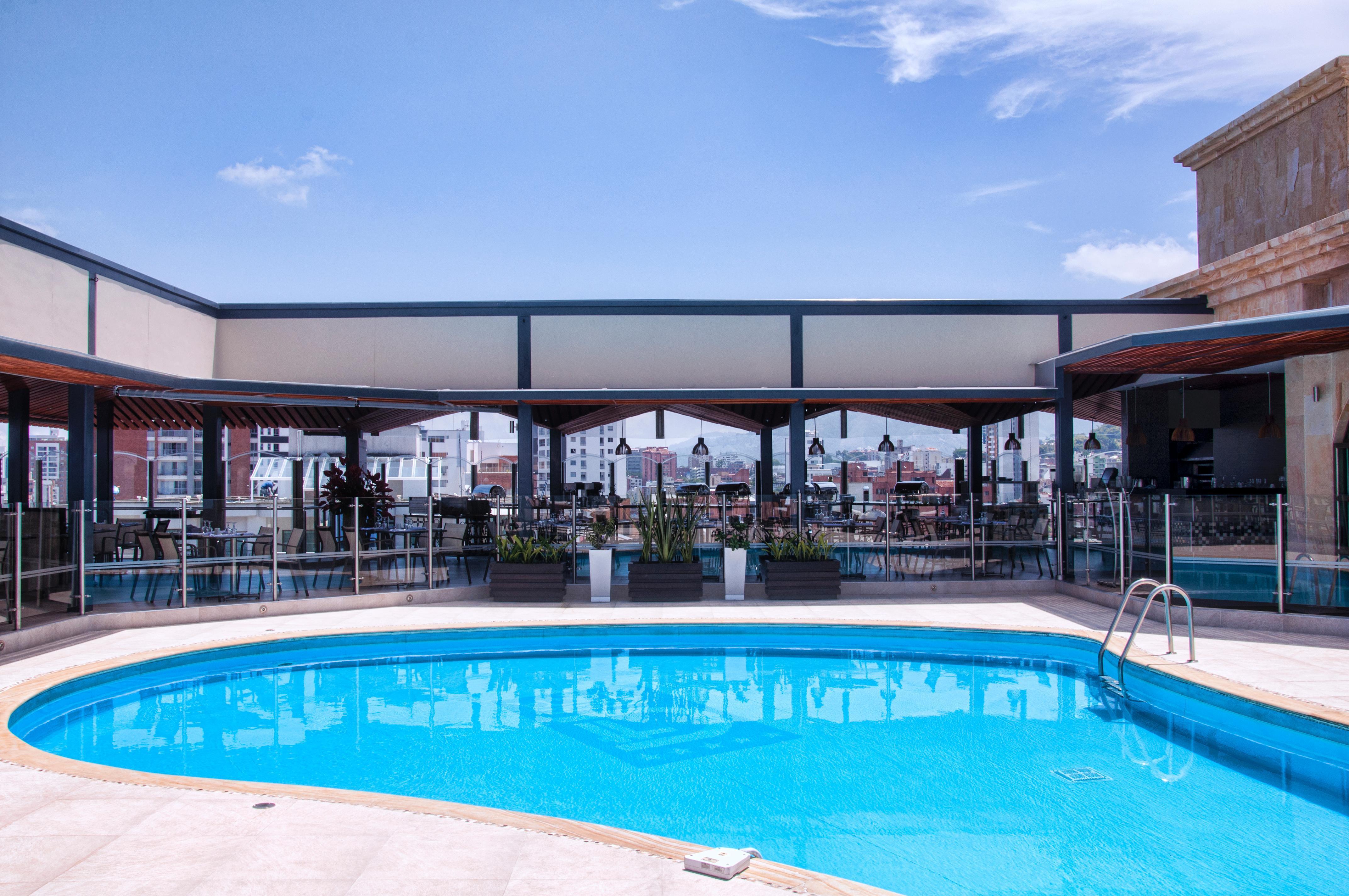 Hotel Dann Carlton בוקארמנגה מראה חיצוני תמונה Rooftop pool