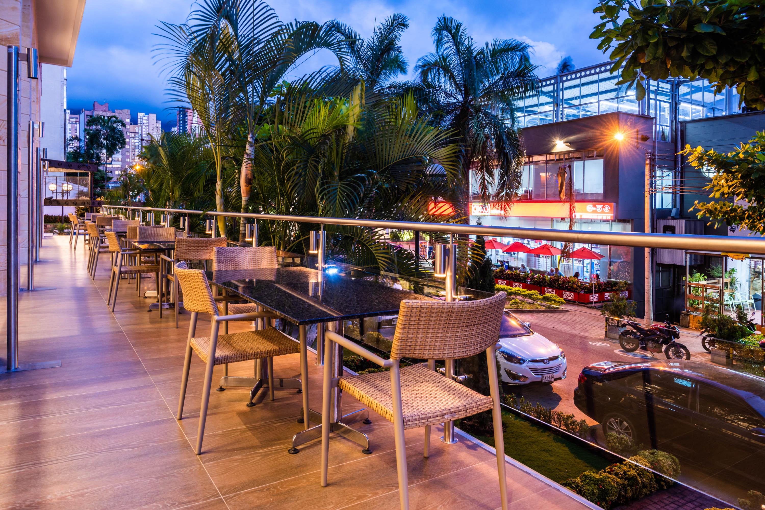 Hotel Dann Carlton בוקארמנגה מראה חיצוני תמונה The outdoor terrace at the hotel
