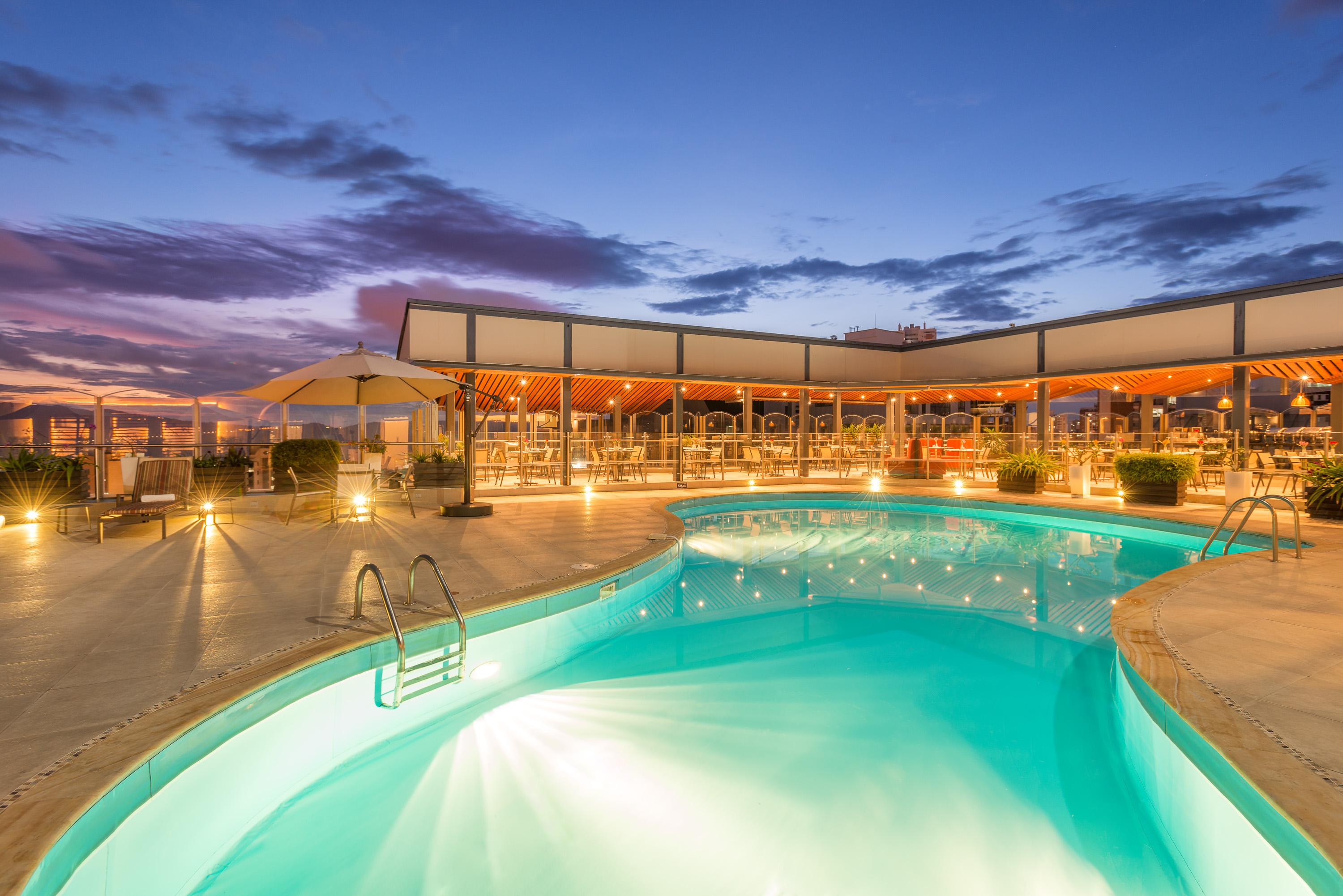 Hotel Dann Carlton בוקארמנגה מראה חיצוני תמונה Rooftop pool at the hotel