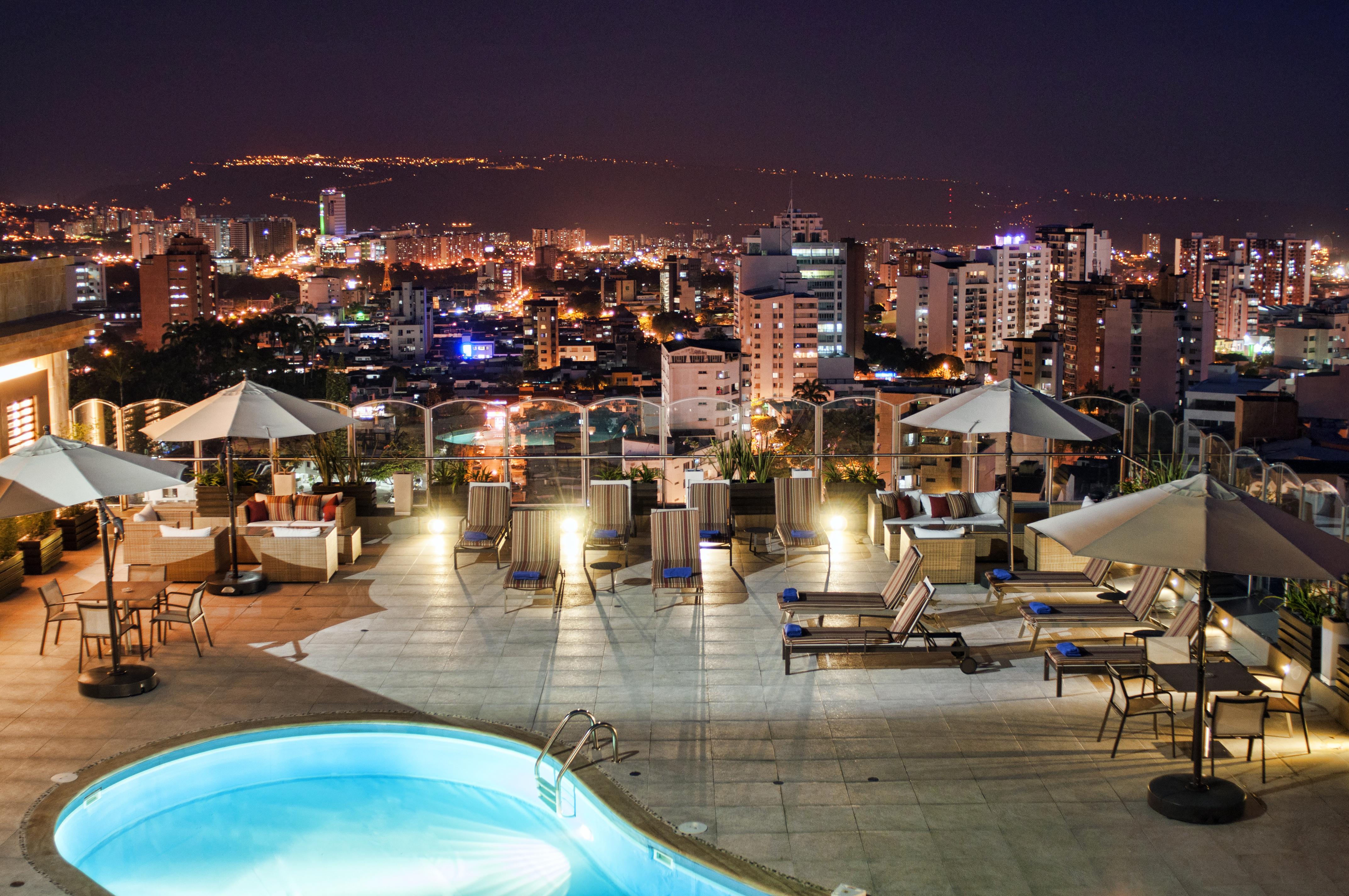 Hotel Dann Carlton בוקארמנגה מראה חיצוני תמונה View of the city from the hotel