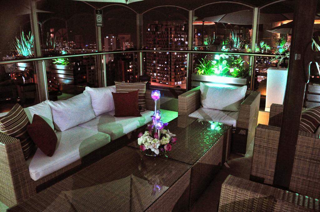 Hotel Dann Carlton בוקארמנגה מראה חיצוני תמונה The Sky Bar