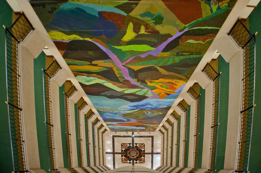 Hotel Dann Carlton בוקארמנגה מראה חיצוני תמונה The ceiling of the staircase